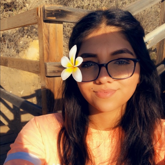 Meet your Posher, Alexandra - Picture 1 of 1